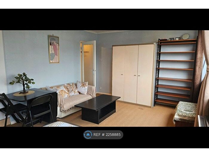 Studio To Rent In Kersfield House, London, SW15