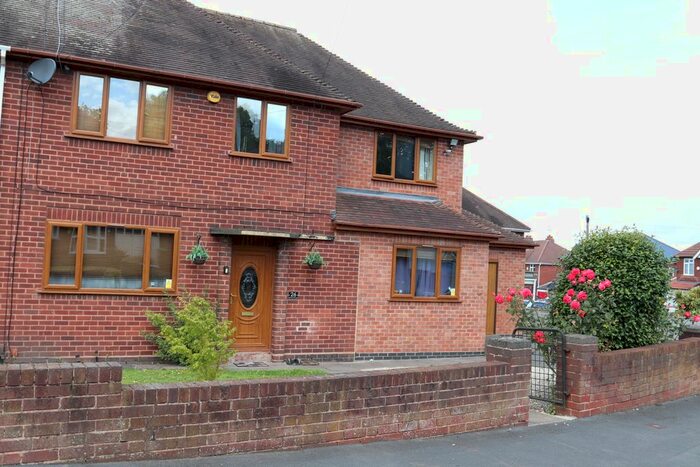 4 Bedroom Semi-Detached House To Rent In Barnford Crescent, Oldbury, B68