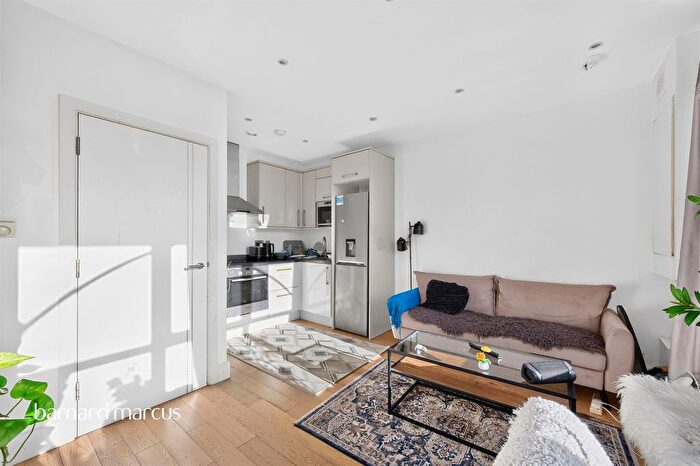 1 Bedroom Flat For Sale In Barnsbury Lane, Surbiton, KT5