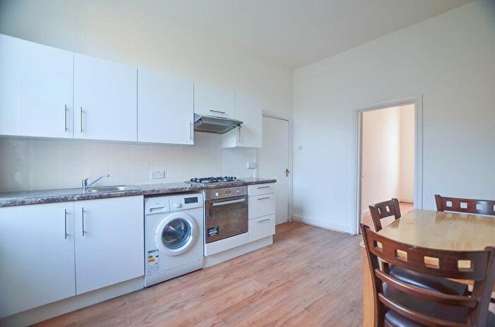 4 Bedroom Maisonette To Rent In Amhurst Road, Hackney Central, E8