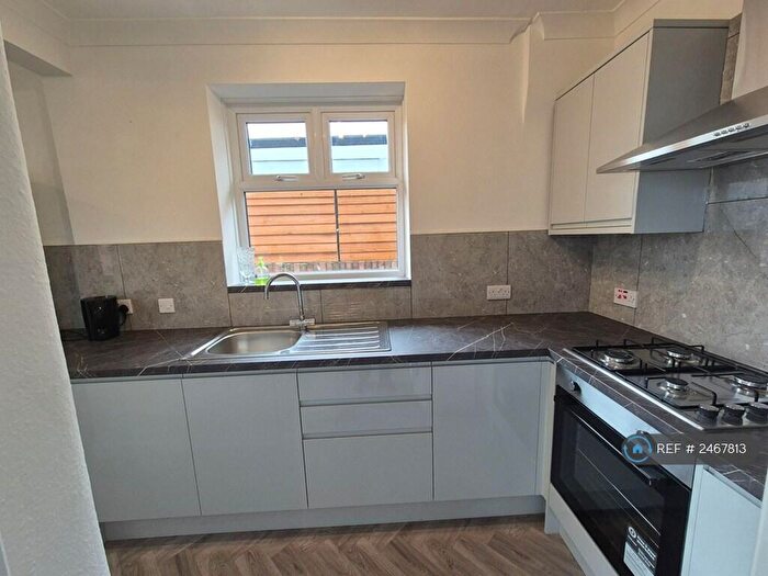 4 Bedroom Bungalow To Rent In Playfield Avenue, Romford, RM5