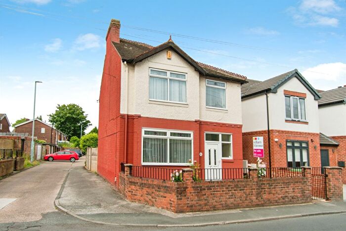 3 Bedroom Detached House For Sale In Lisheen Avenue, Castleford, WF10