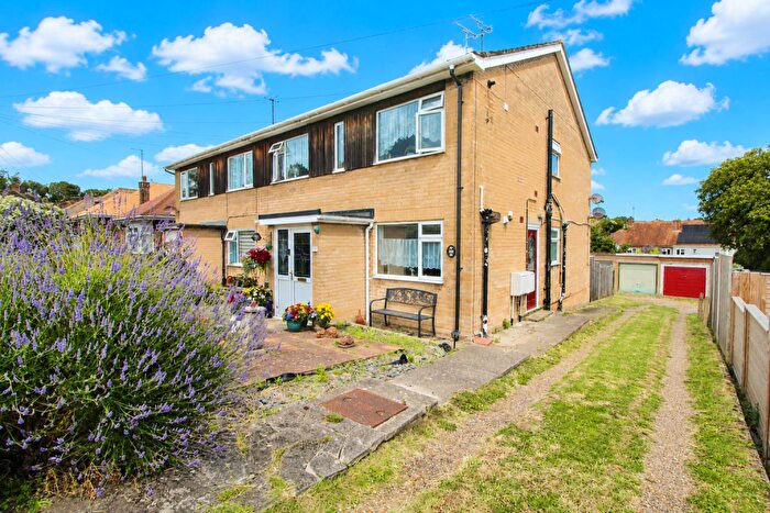 2 Bedroom Maisonette For Sale In Masons Rise, Broadstairs, CT10