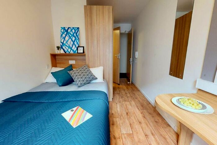 Studio To Rent In Lakeside Way, HA9