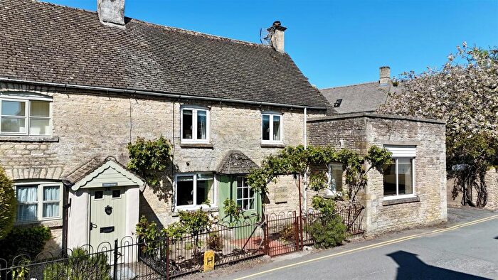 3 Bedroom Semi-Detached House For Sale In Well Lane, Stow-on-the-Wold, GL54