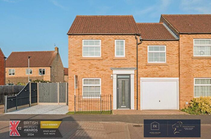 3 Bedroom End Of Terrace House For Sale In Chapman Way, Eynesbury, St. Neots, PE19