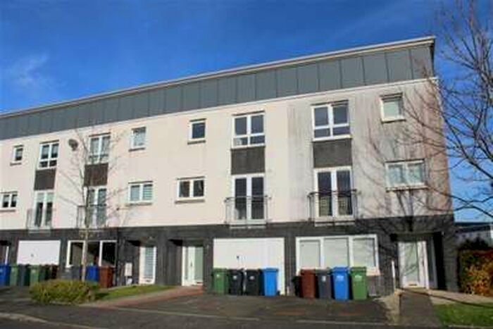 4 Bedroom House To Rent In Redshank Avenue, Renfrew, PA4