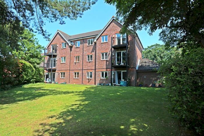 2 Bedroom Flat To Rent In Providence Hill, Bursledon, Southampton, SO31