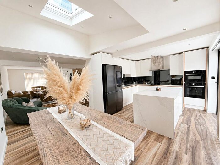 4 Bedroom Semi-Detached House For Sale In Metcalf Road, Ashford, TW15