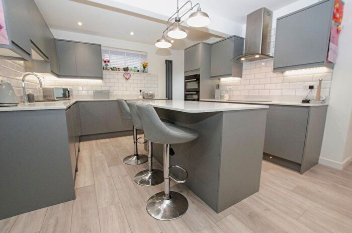 2 Bedroom Detached Bungalow For Sale In Moorhill Gardens, Southampton, SO18