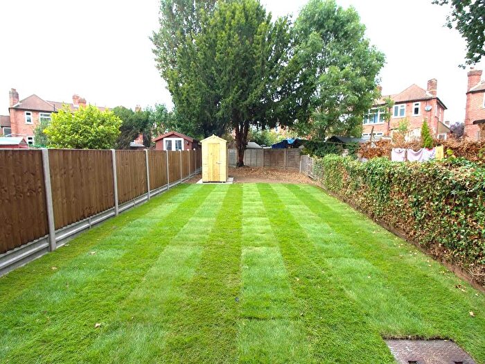 2 Bedroom Maisonette To Rent In Myddelton Close, Enfield, EN1