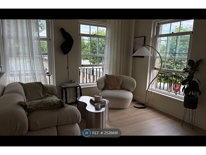 2 Bedroom Flat To Rent In Sophia Square, London, SE16