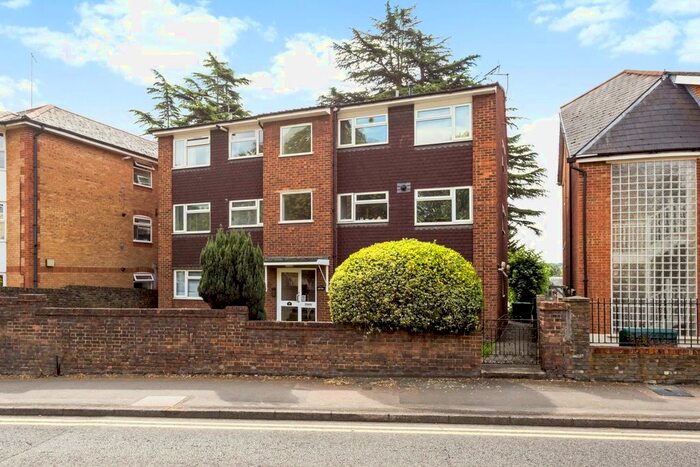 2 Bedroom Flat To Rent In Rectory Road, Rickmansworth, WD3