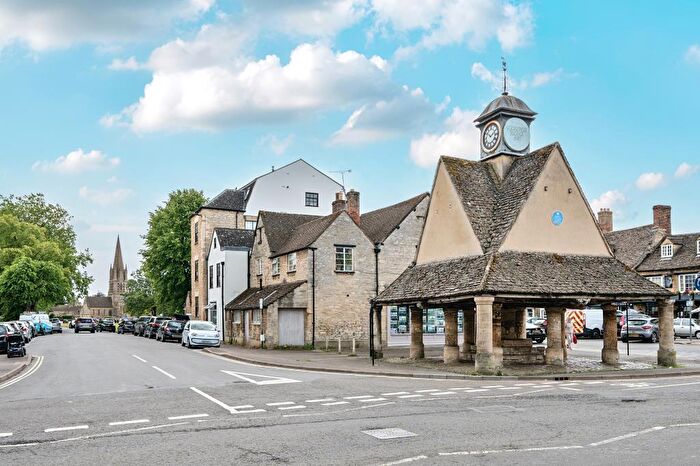 2 Bedroom Flat For Sale In Market Square, Witney, OX28