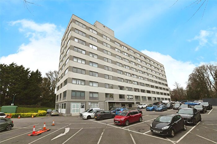 2 Bedroom Flat For Sale In Hubert Road, Brentwood, Essex, CM14