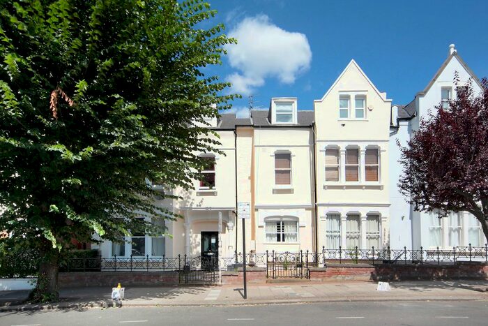 2 Bedroom Flat For Sale In Ritherdon Road, Balham, SW17