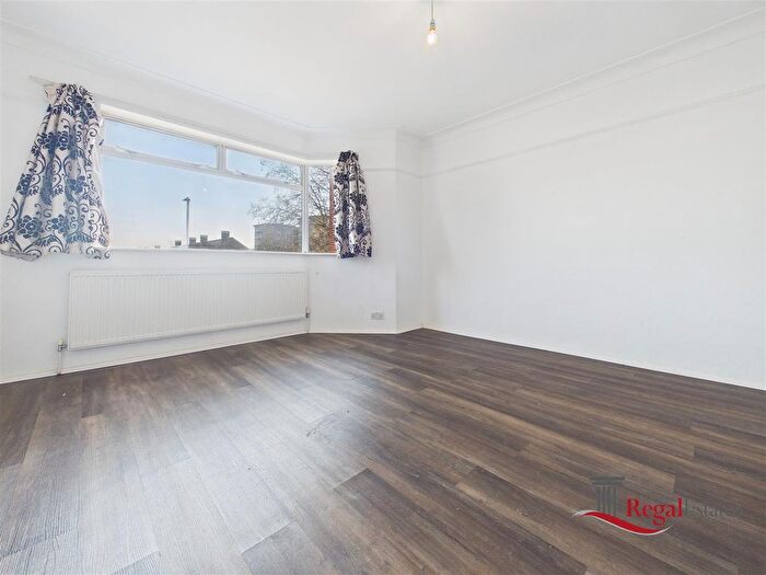 2 Bedroom Flat To Rent In The Vale, London, W3