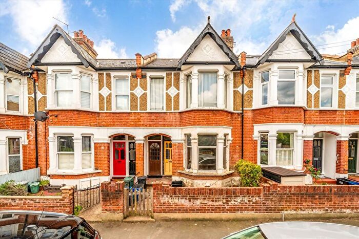1 Bedroom Flat For Sale In Third Cross Road, Twickenham, TW2