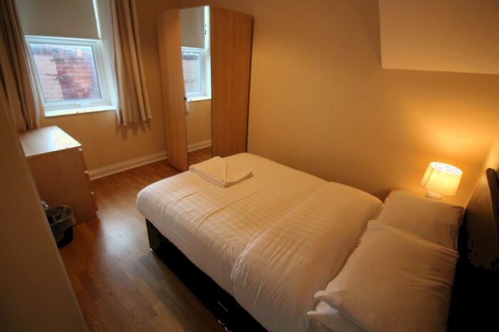 3 Bedroom Flat To Rent In Myrtle Grove, Newcastle Upon Tyne, NE2