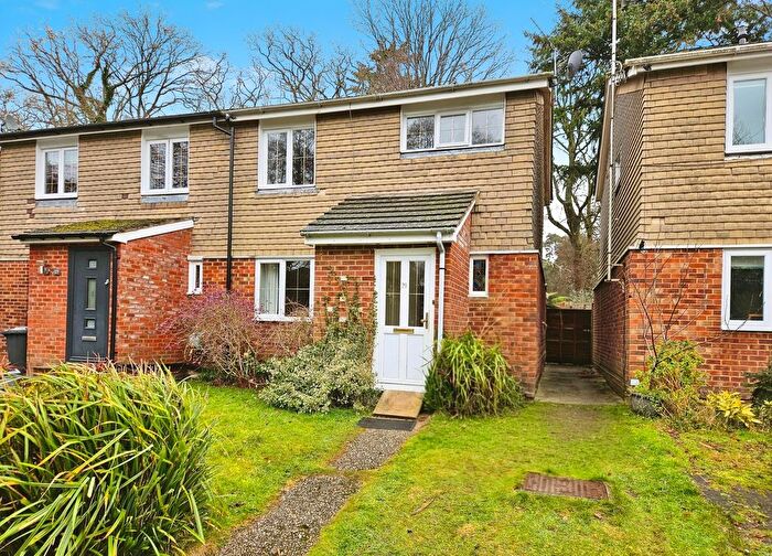 3 Bedroom Semi Detached House For Sale In Lea Springs, Fleet, Hampshire, GU51