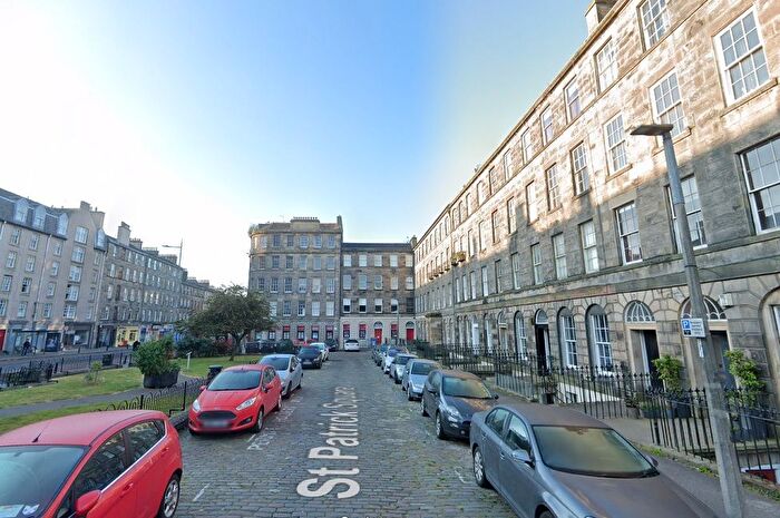 2 Bedroom Flat To Rent In , St Patricks Square, Edinburgh, EH8