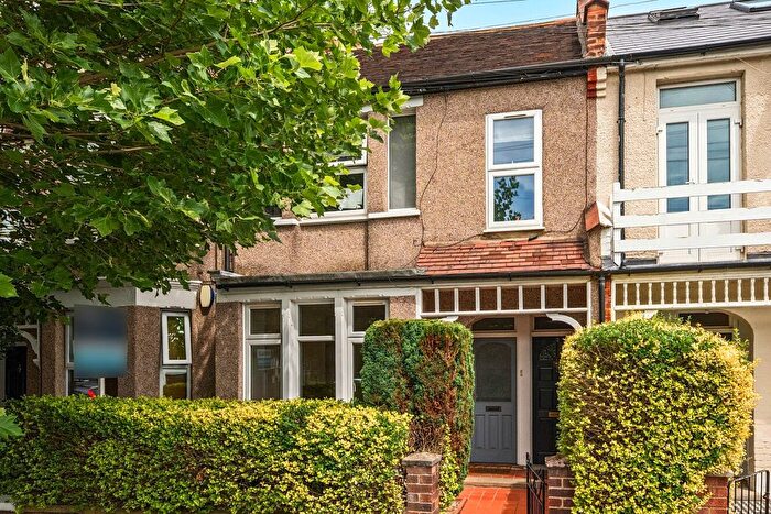 2 Bedroom Flat To Rent In Oxford Avenue, London, SW20