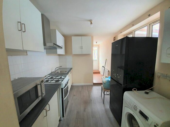 2 Bedroom Flat To Rent In Balaam Street, London E13