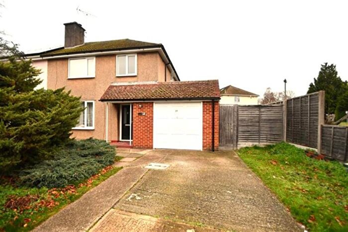 3 Bedroom Semi-Detached House To Rent In Bedroom Semi-Detached House In Farnborough, GU14