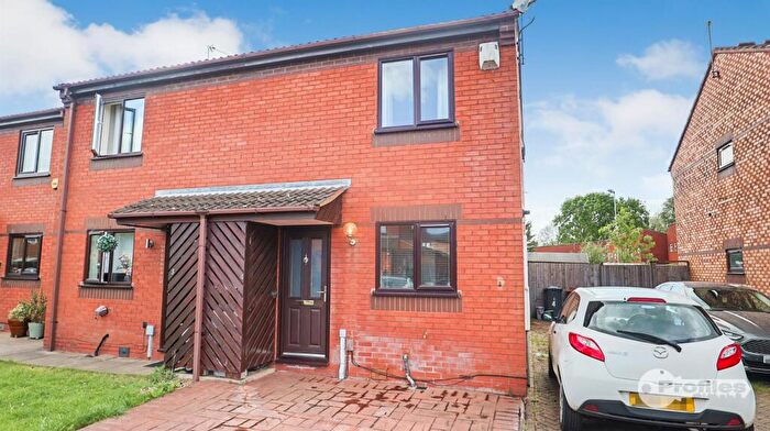 2 Bedroom Semi-Detached House For Sale In Dove Close, Hinckley, LE10