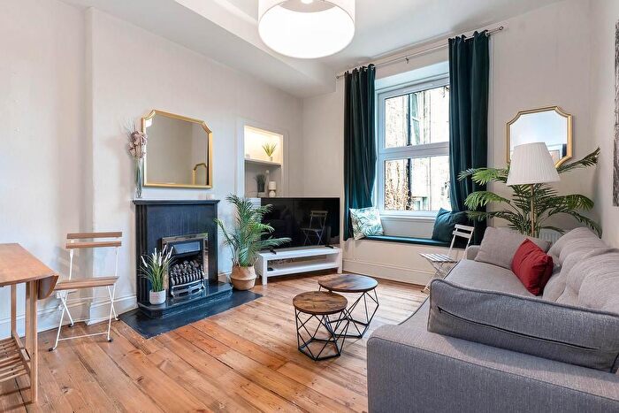 1 Bedroom Flat To Rent In Albert Street, Edinburgh, EH7