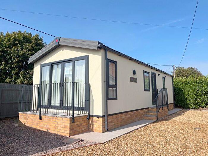 2 Bedroom Park Home For Sale In Woodcock Park, Woodcock Road, Warminster, BA12