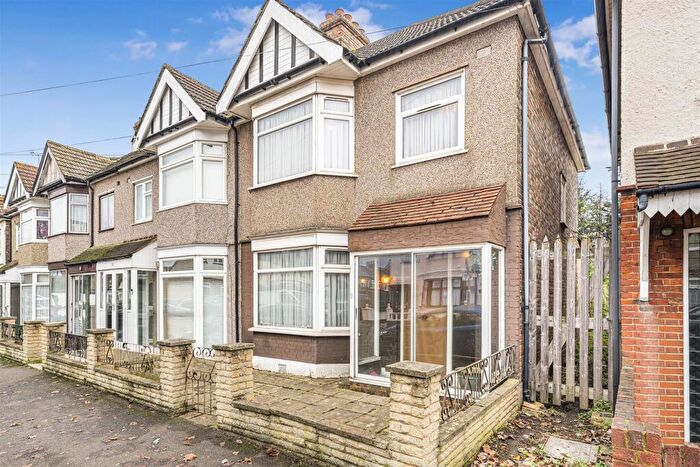 3 Bedroom House For Sale In Burlington Gardens, Chadwell Heath, RM6