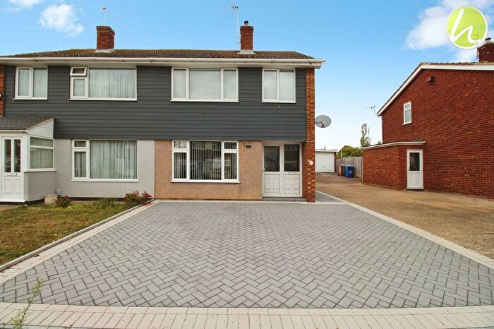 3 Bedroom Semi-Detached House For Sale In Silverdale, Stanford-Le-Hope, SS17