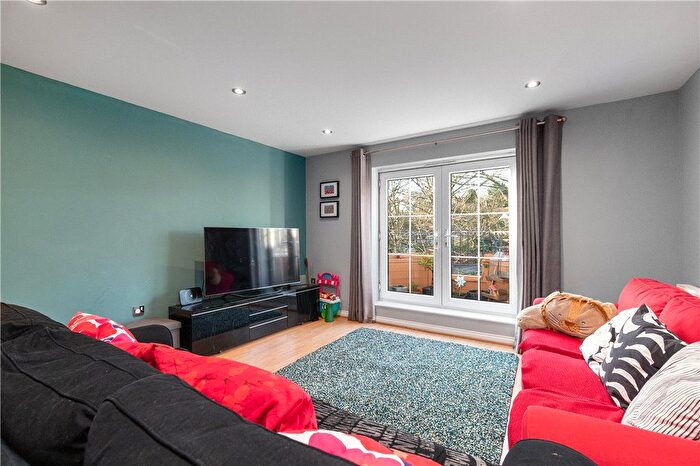 2 Bedroom Flat For Sale In Carisbrooke Road, West Park, Leeds, LS16