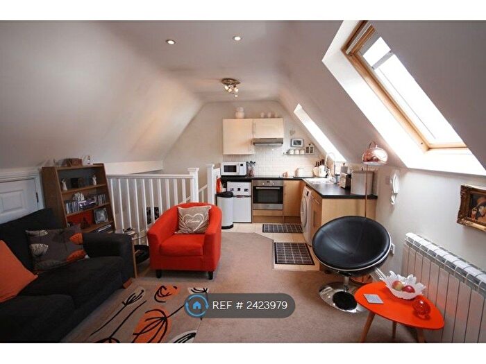 1 Bedroom Flat To Rent In Somerford Road, Christchurch, BH23