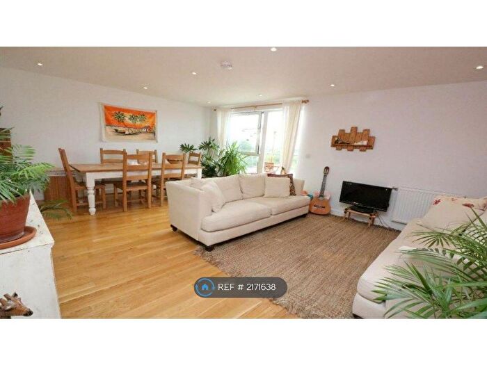 2 Bedroom Flat To Rent In Goulding House, Feltham, TW13