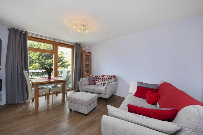 2 Bedroom Flat For Sale In Park Road, Stratford, London, E15