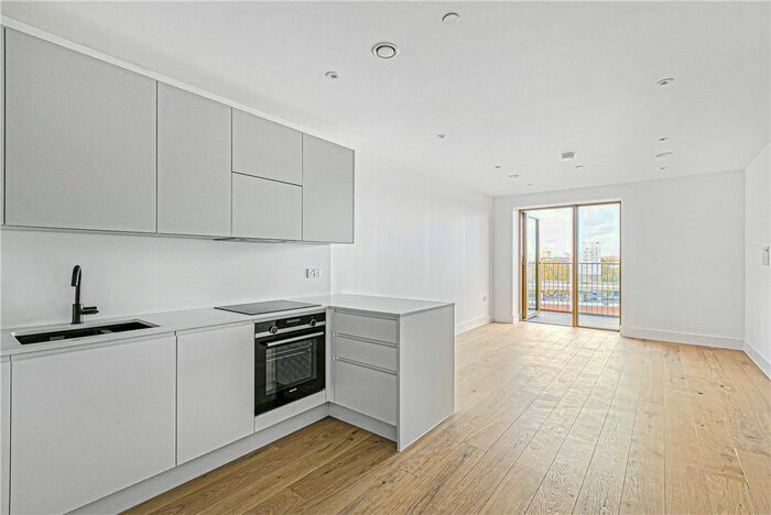 1 Bedroom Flat To Rent In Capital Interchange Way, Brentford, TW8