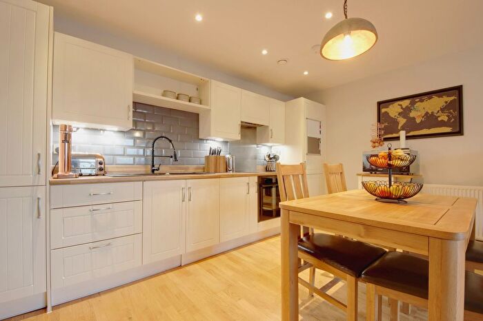 2 Bedroom Flat To Rent In Bateson Drive, Leavesden, WD25