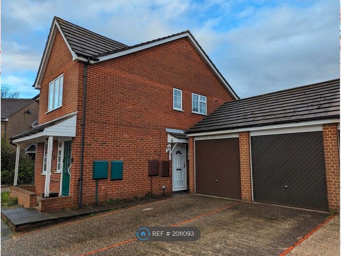 2 Bedroom Maisonette To Rent In Durand Road, Earley, Reading, RG6