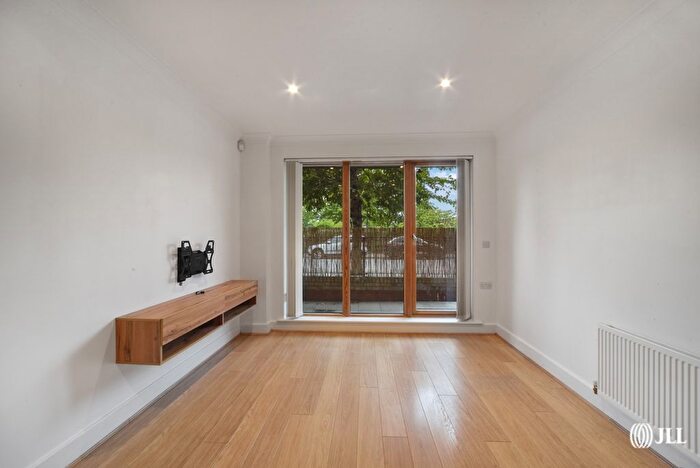 1 Bedroom Flat To Rent In Robsart Street, London, SW9