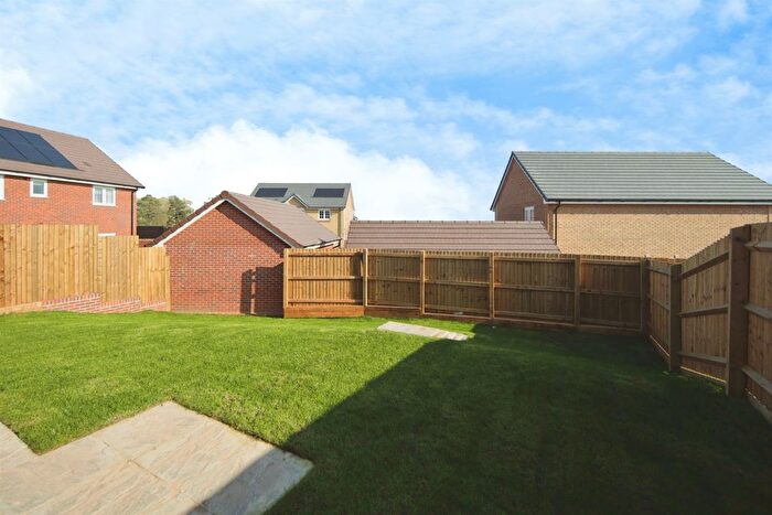 3 Bedroom Semi-Detached House For Sale In Broadwell Heights, Coventry, CV4