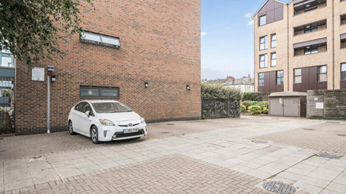 1 Bedroom Flat For Sale In Meadowcroft Mews, London, SE6
