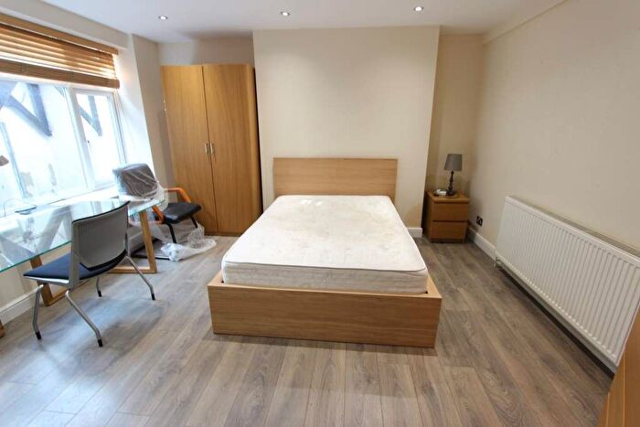 4 Bedroom Flat To Rent In Cleveland Street, London, W1T