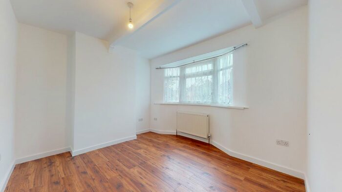 3 Bedroom Flat To Rent In Spring Grove Road, Hounslow, TW3