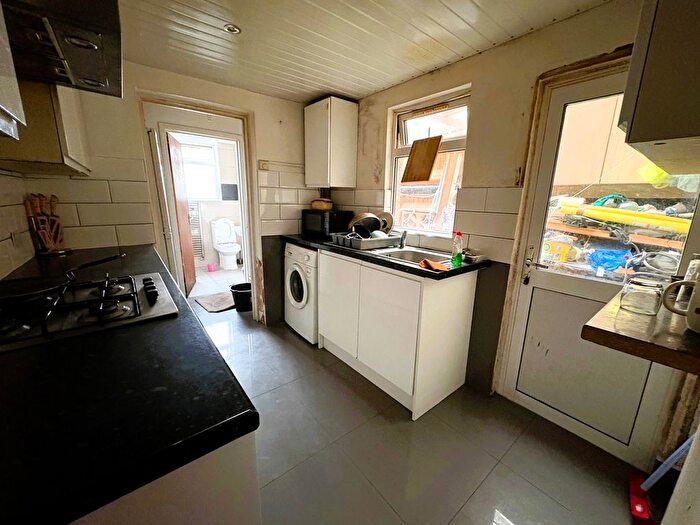 3 Bedroom Terraced House For Sale In Dagmar Road, Southall, UB2