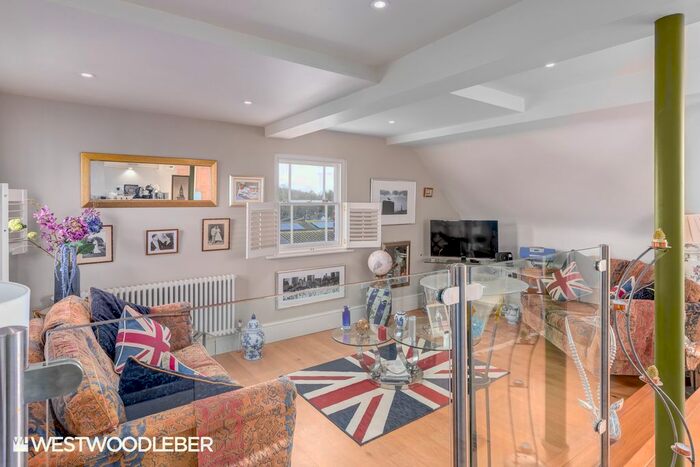 2 Bedroom Flat To Rent In High Street, Buntingford, SG9