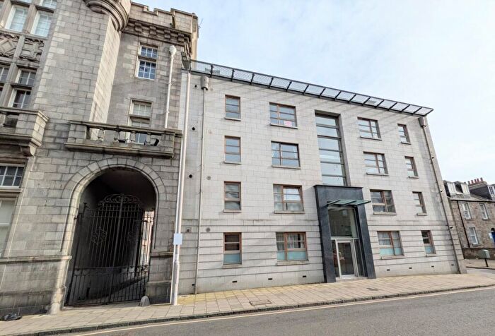 2 Bedroom Flat To Rent In Dee Street, Aberdeen, AB11