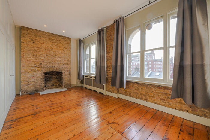 3 Bedroom Flat To Rent In Royal College Street, Camden, NW1