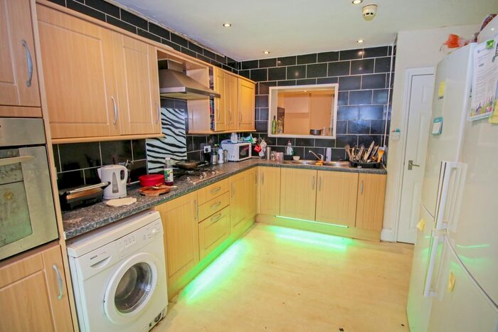 6 Bedroom Terraced House To Rent In Ridgeway Terrace, Leeds, LS6